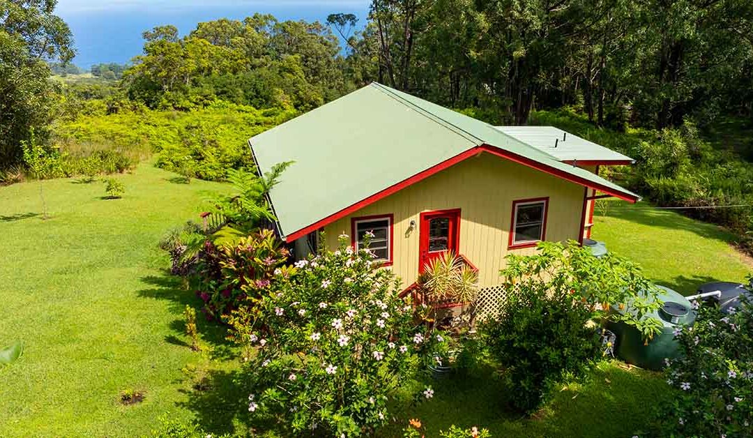 Laupahoehoe Country Cottage